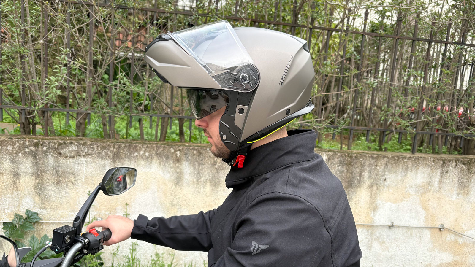 Test κράνος Zen 918: Ανοιγόμενο, γεμάτο features, στα 104 ευρώ